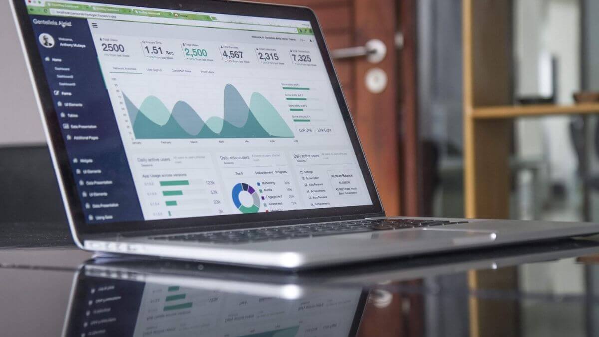 O que uma dashboard financeira precisa mostrar primeiro